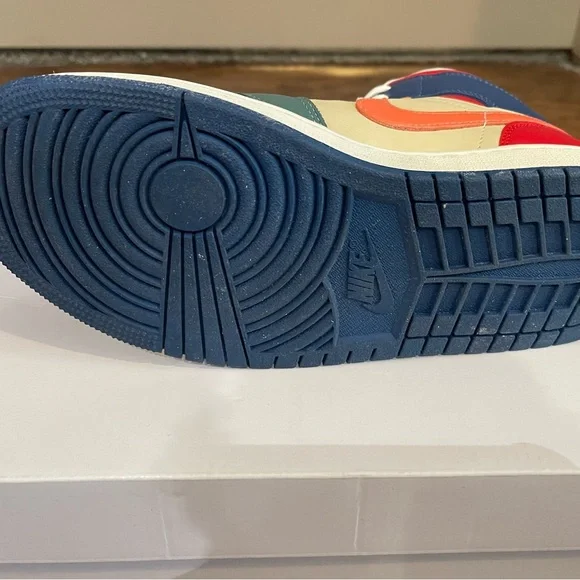 Women's Air Jordan 1 Mid SE in French Blue/Magic Ember - Picture 9 of 13